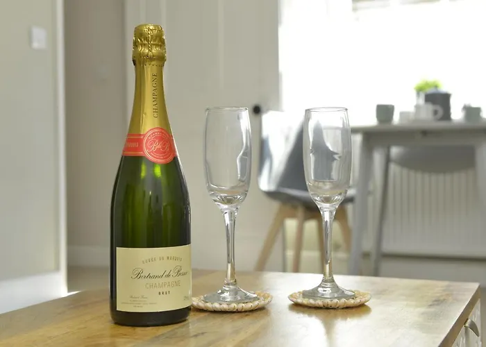 Old Green Chambers Spacious Town Centre Apartment With Free Parking!