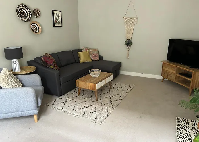 Old Green Chambers Spacious Town Centre Apartment With Free Parking!