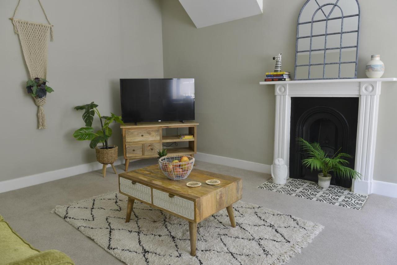 Apartment Old Chambers Spacious Town Centre With Free Parking!