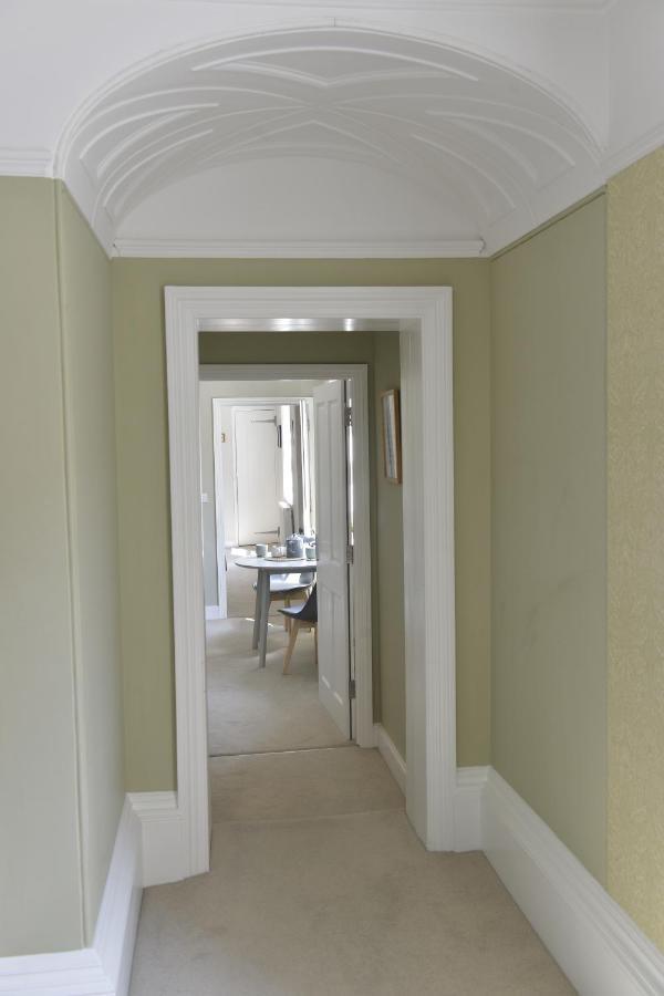 Old Chambers Spacious Town Centre With Free Parking! *